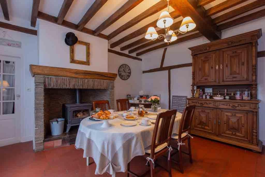 Bed and Breakfast Couette & Confitures Nojeon-en-Vexin Exterior foto
